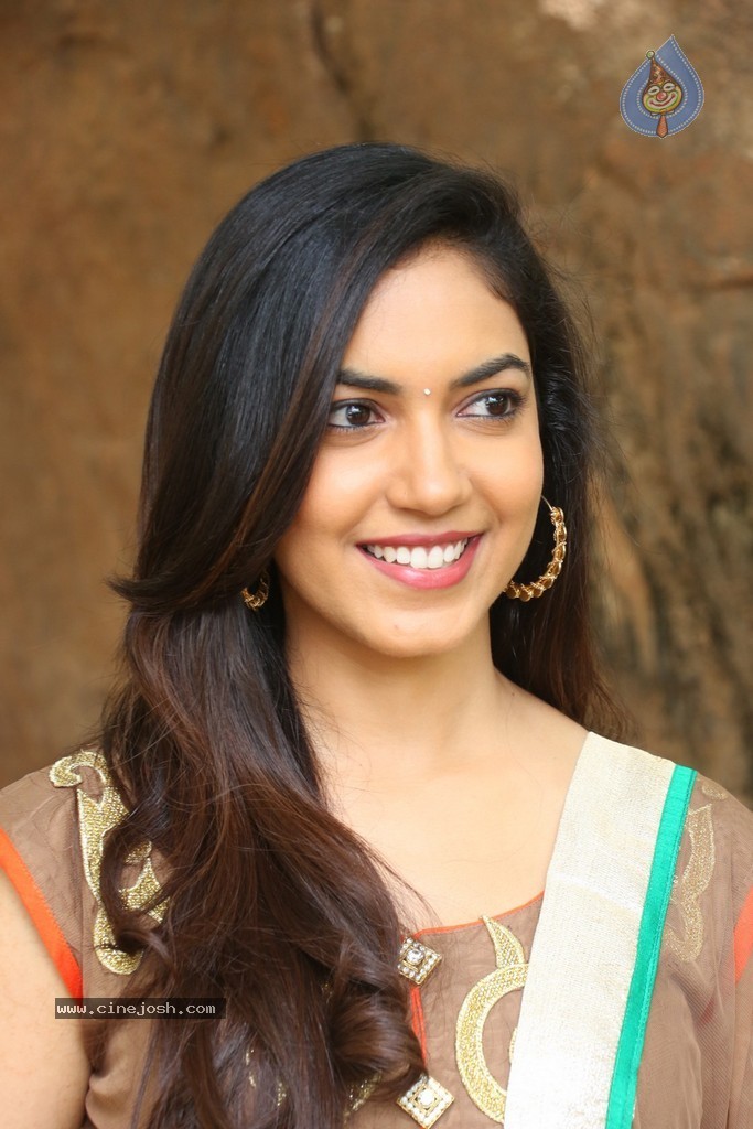 Reetu Varma Latest Stills - 44 / 58 photos