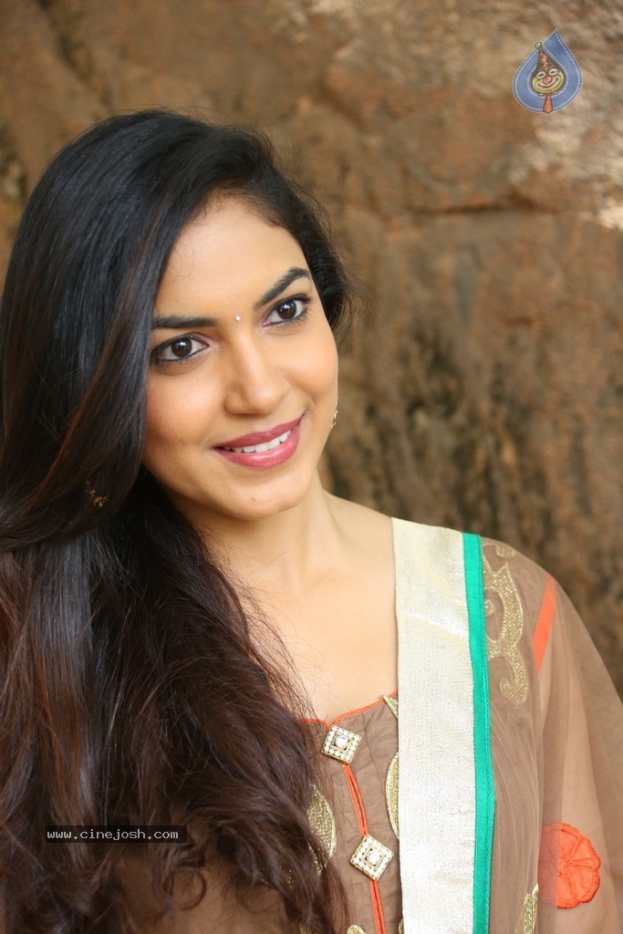 Reetu Varma Latest Stills - 45 / 58 photos