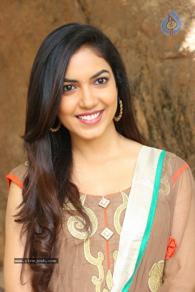 Reetu Varma Latest Stills - 46 / 58 photos