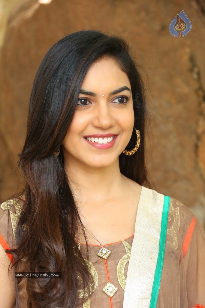 Reetu Varma Latest Stills - 51 / 58 photos