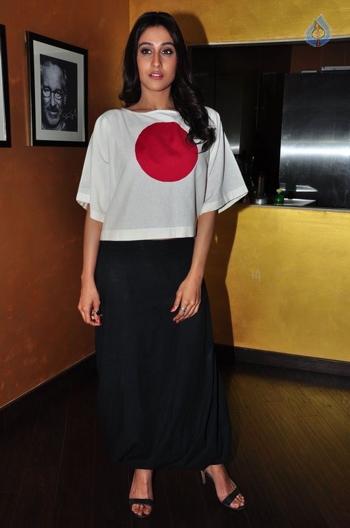 Regina at Size Zero Show - 43 / 50 photos