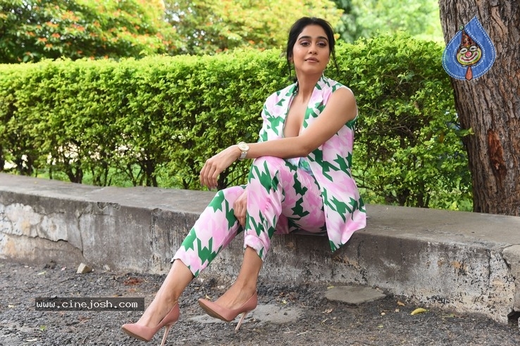 Regina Casandra Stills - 37 / 38 photos
