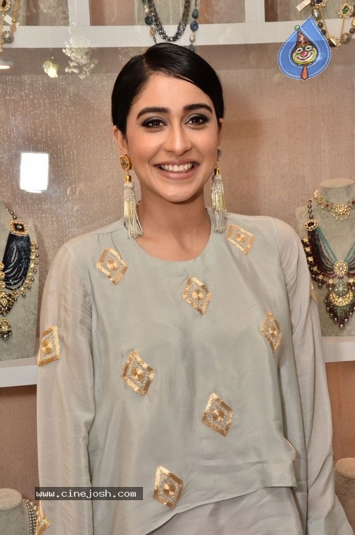 Regina Cassandra Gallery - 12 / 63 photos