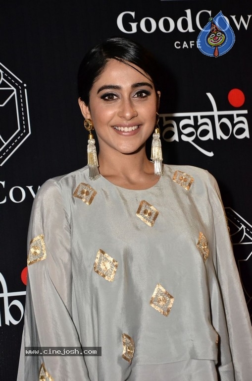 Regina Cassandra Gallery - 14 / 63 photos