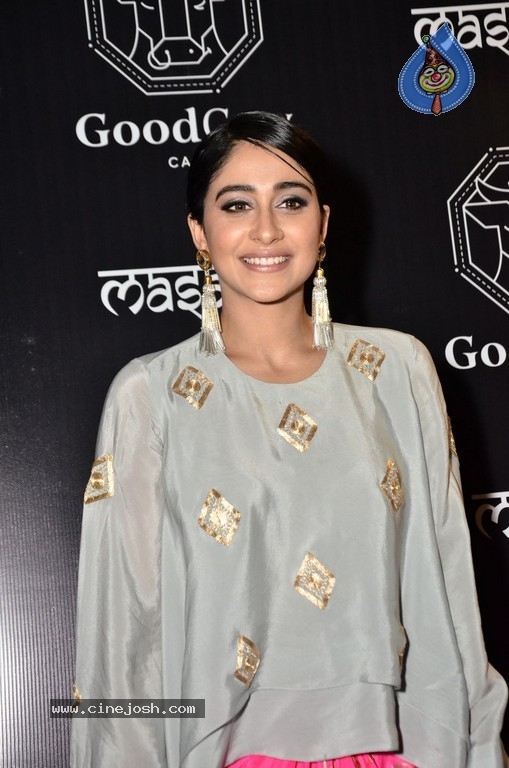 Regina Cassandra Gallery - 16 / 63 photos