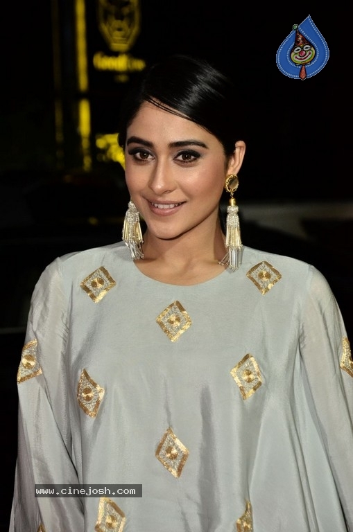 Regina Cassandra Gallery - 42 / 63 photos