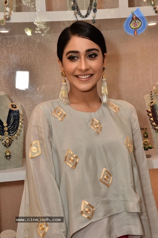 Regina Cassandra Gallery - 44 / 63 photos