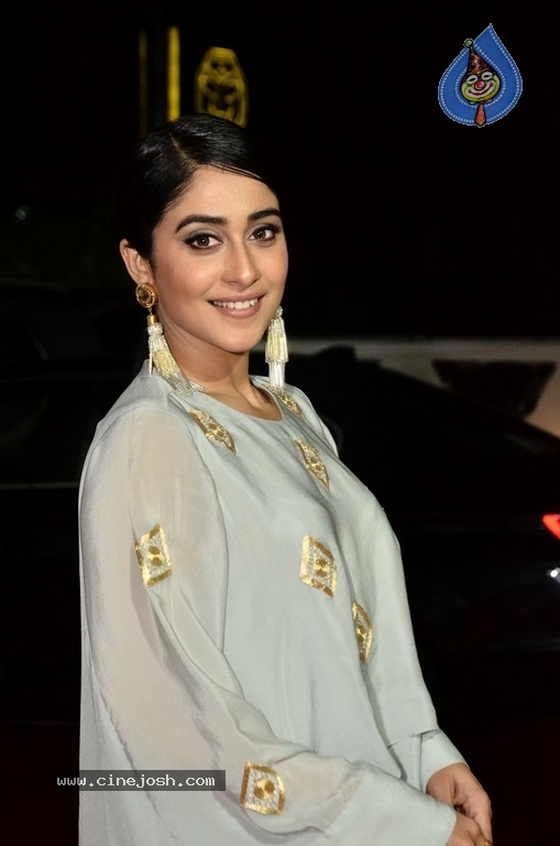 Regina Cassandra Gallery - 62 / 63 photos