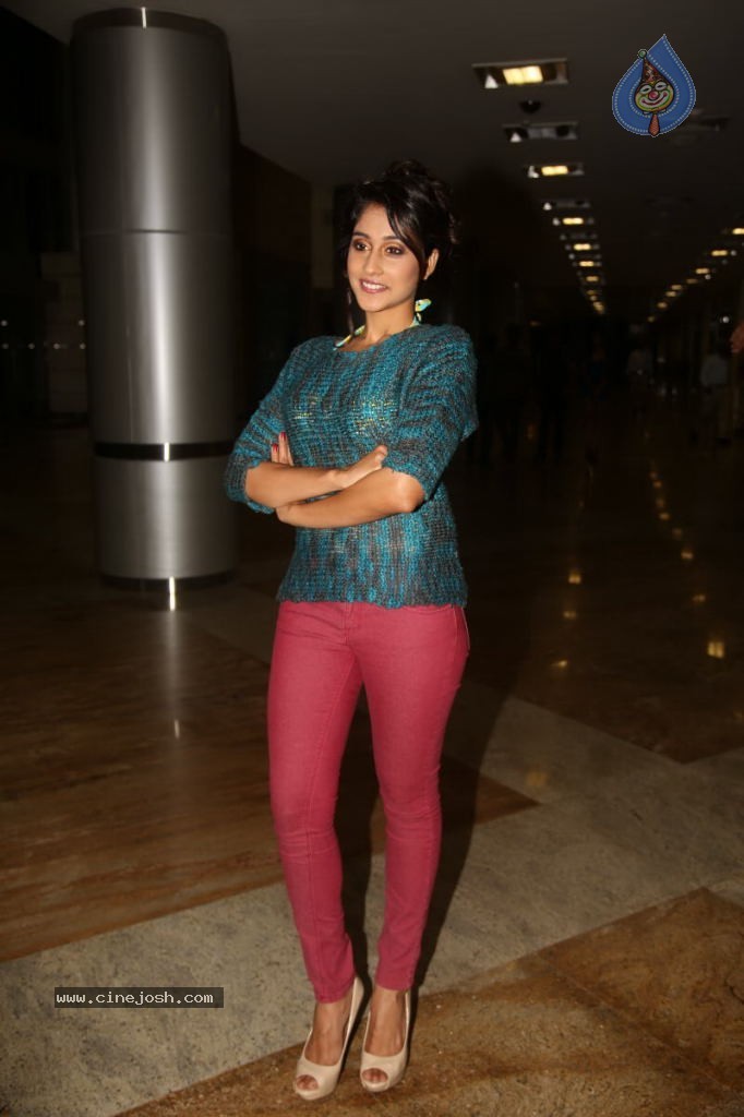 Regina Cassandra Gallery - 33 / 157 photos