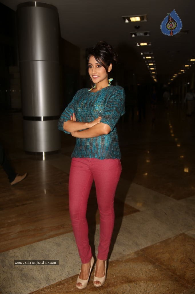 Regina Cassandra Gallery - 65 / 157 photos