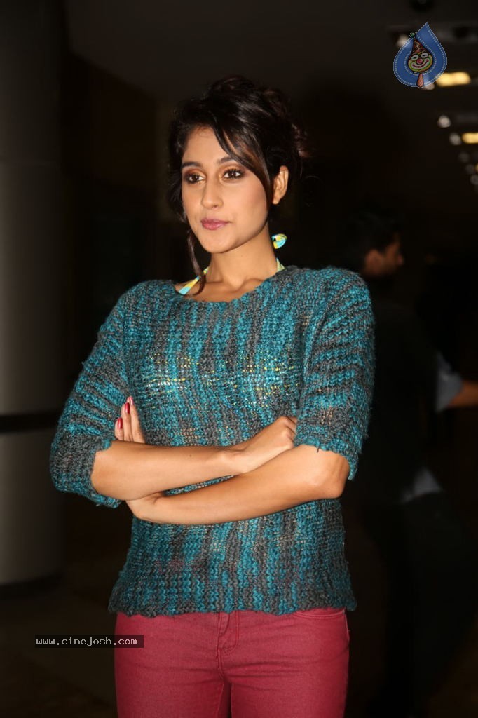 Regina Cassandra Gallery - 92 / 157 photos