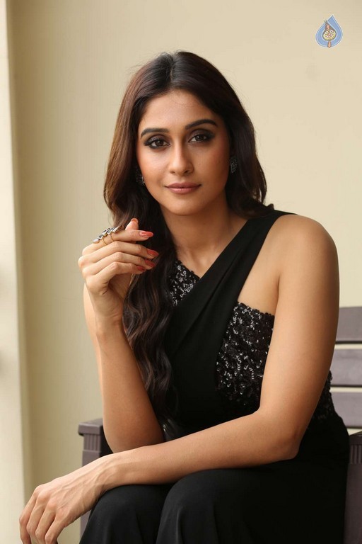 Regina Cassandra Images - 12 / 48 photos