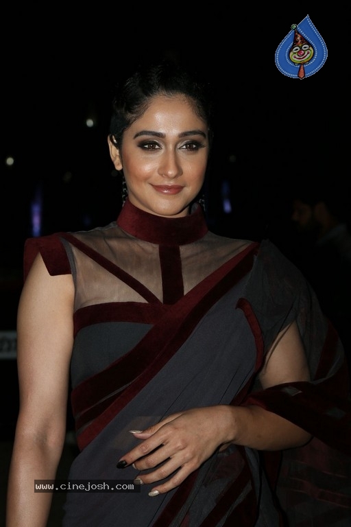 Regina Cassandra Images - 1 / 16 photos