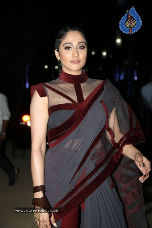 Regina Cassandra Images - 10 / 16 photos