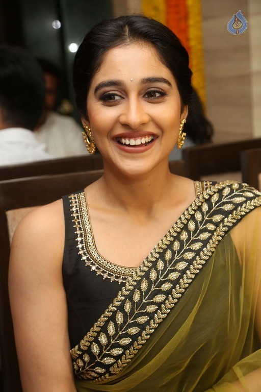 Regina Cassandra Latest Gallery - 8 / 66 photos