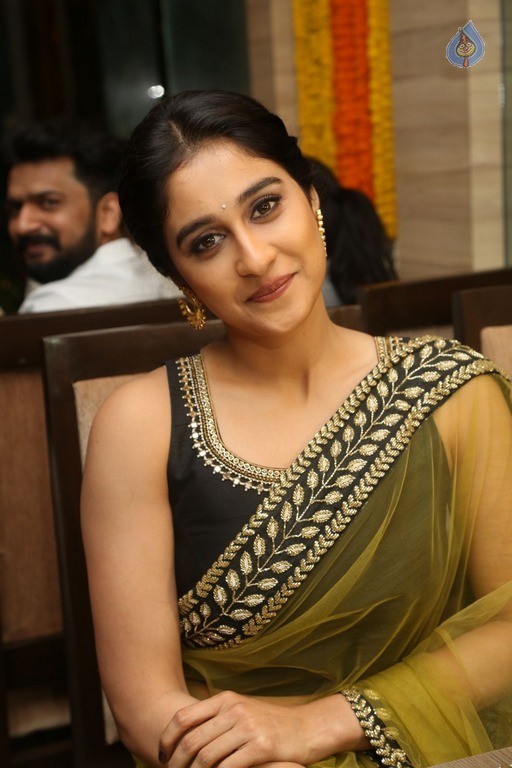 Regina Cassandra Latest Gallery - 19 / 66 photos