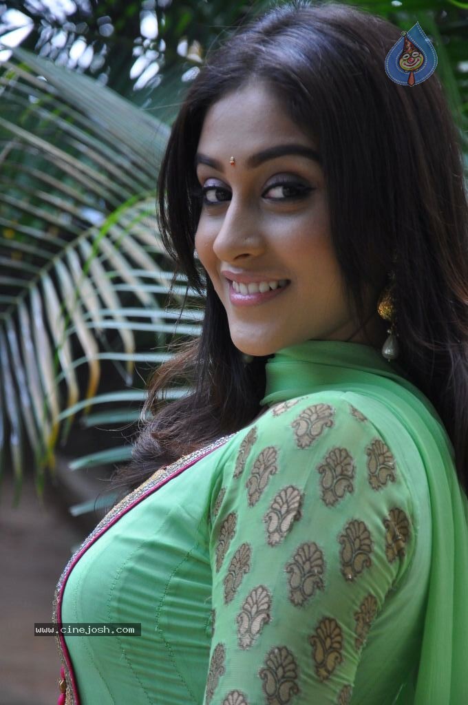 Regina Cassandra Latest Stills - 10 / 74 photos