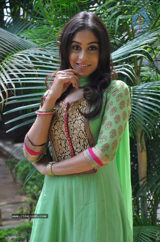 Regina Cassandra Latest Stills - 43 / 74 photos