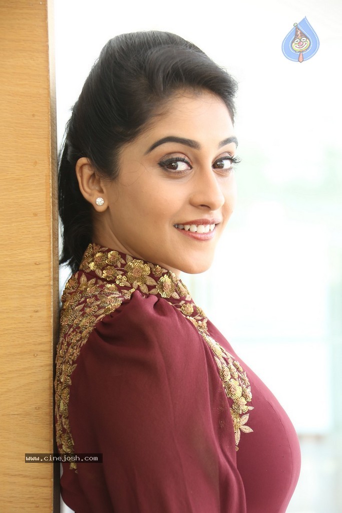 Regina Cassandra New Gallery - 8 / 152 photos