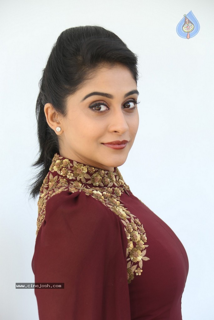 Regina Cassandra New Gallery - 9 / 152 photos