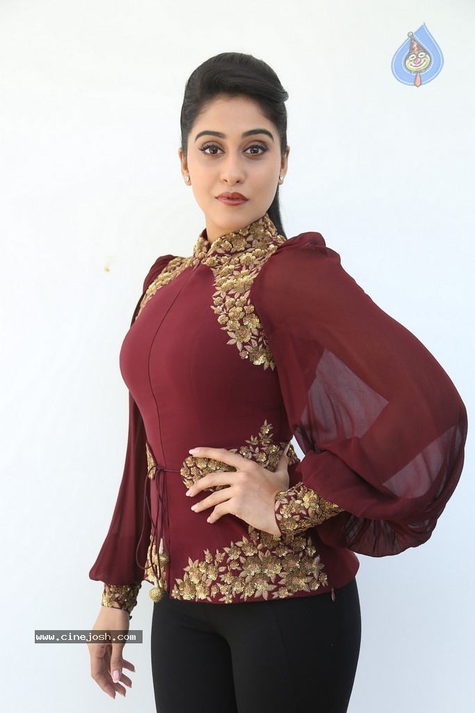 Regina Cassandra New Gallery - 10 / 152 photos