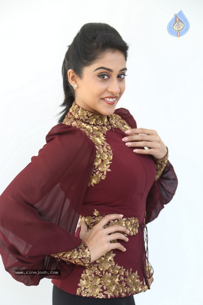 Regina Cassandra New Gallery - 11 / 152 photos