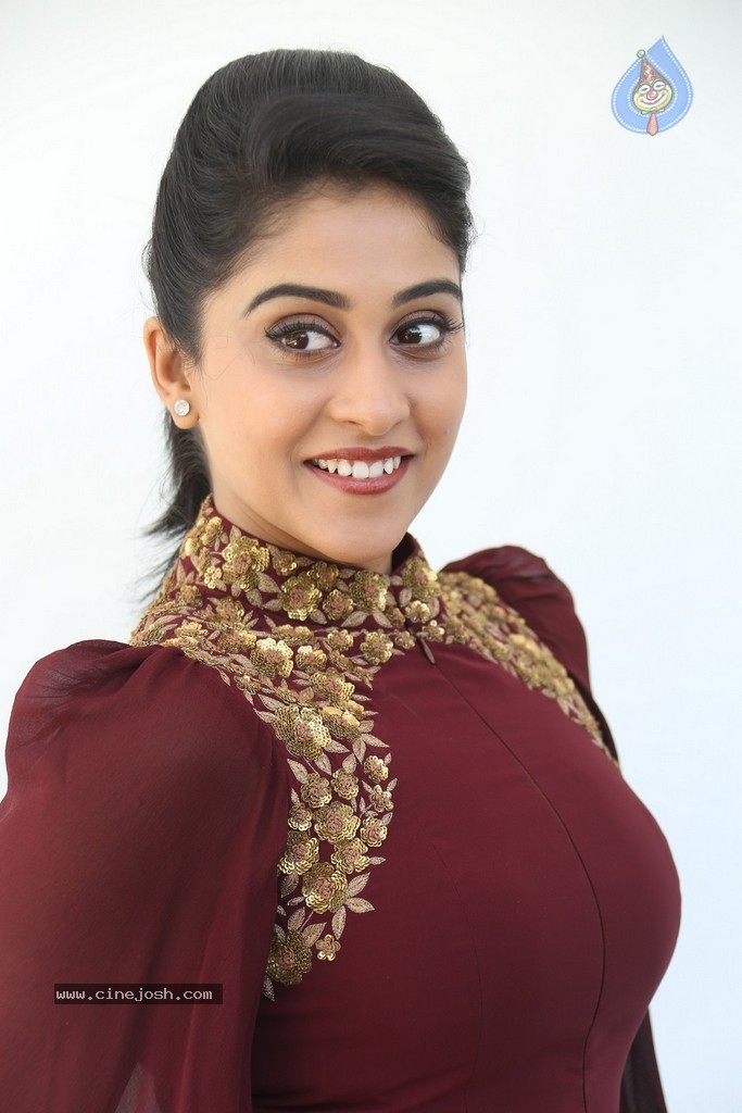 Regina Cassandra New Gallery - 12 / 152 photos