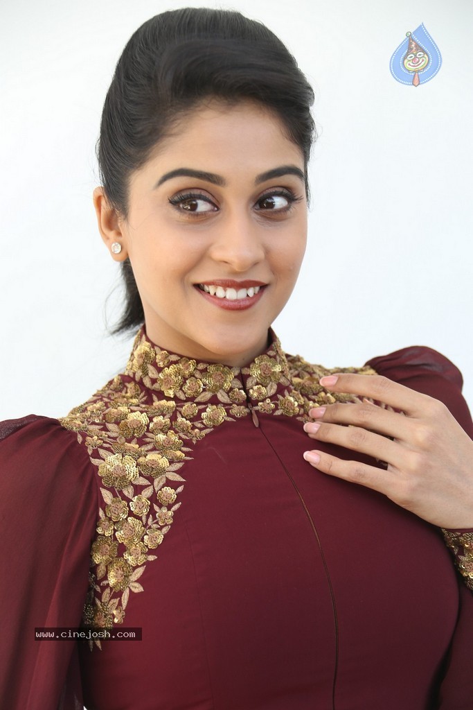 Regina Cassandra New Gallery - 17 / 152 photos