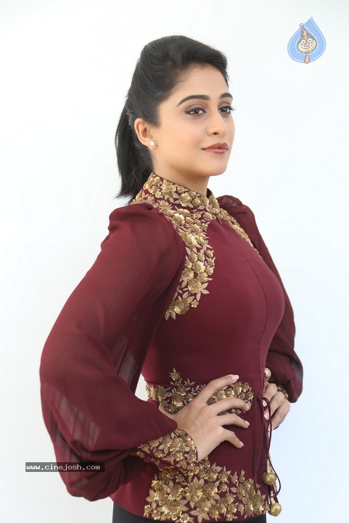 Regina Cassandra New Gallery - 27 / 152 photos