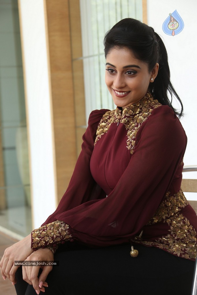 Regina Cassandra New Gallery - 31 / 152 photos