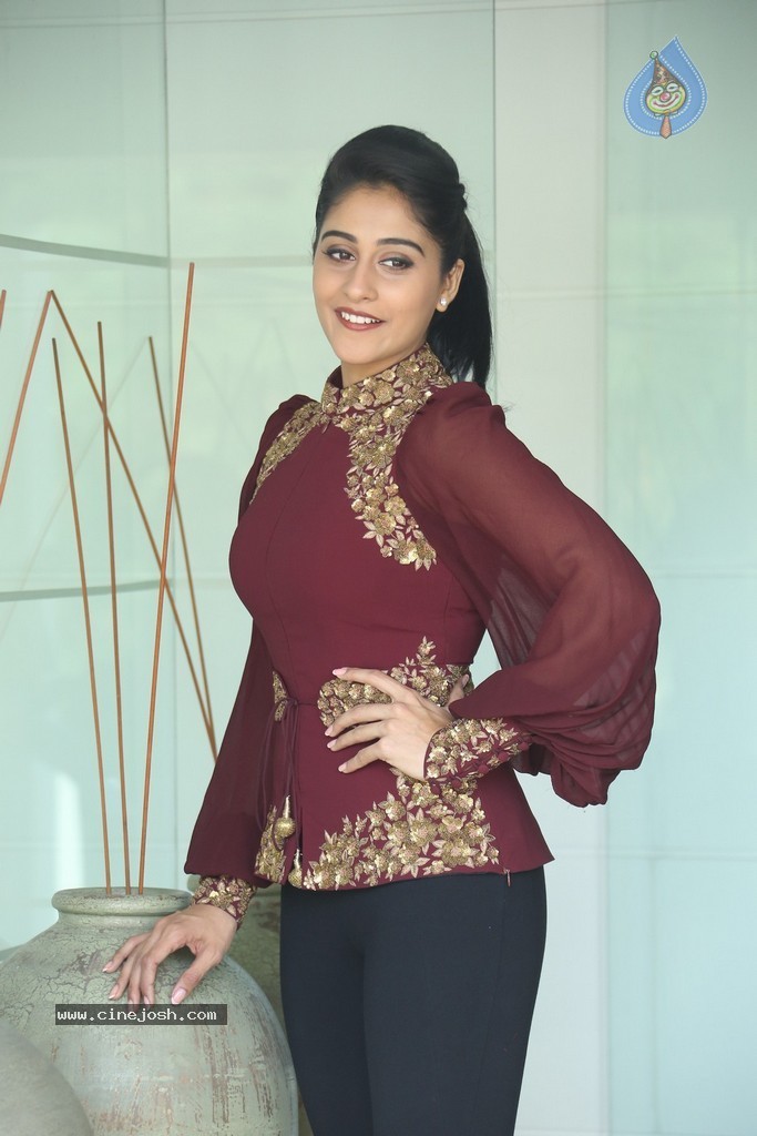 Regina Cassandra New Gallery - 46 / 152 photos