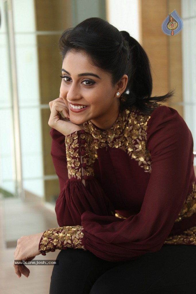 Regina Cassandra New Gallery - 52 / 152 photos