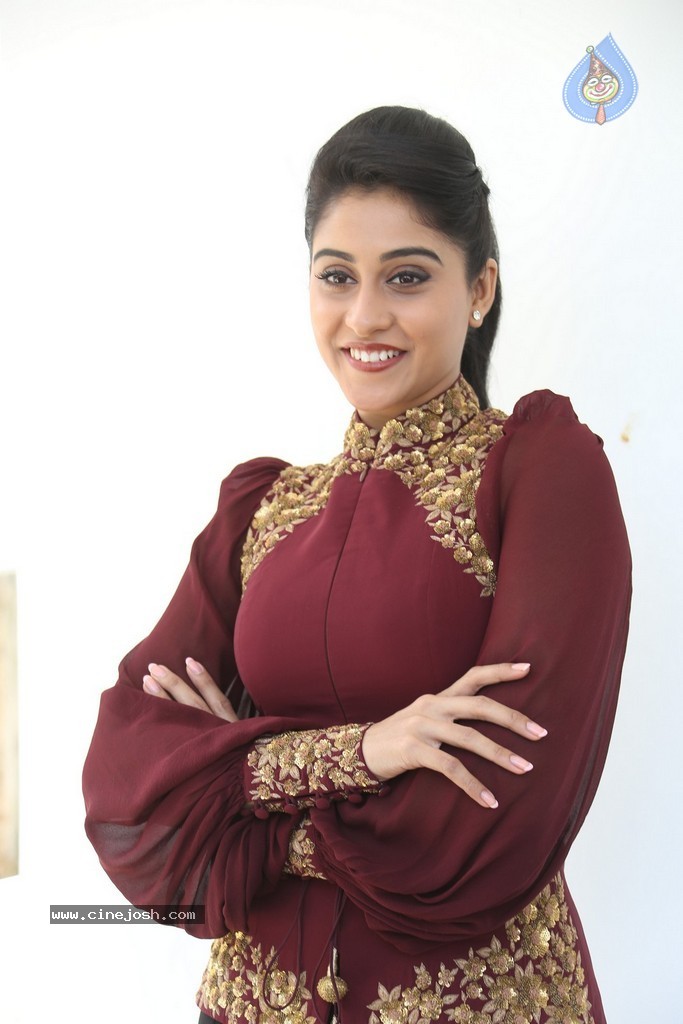 Regina Cassandra New Gallery - 55 / 152 photos