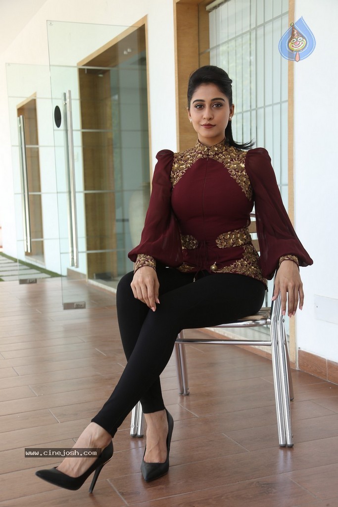 Regina Cassandra New Gallery - 64 / 152 photos