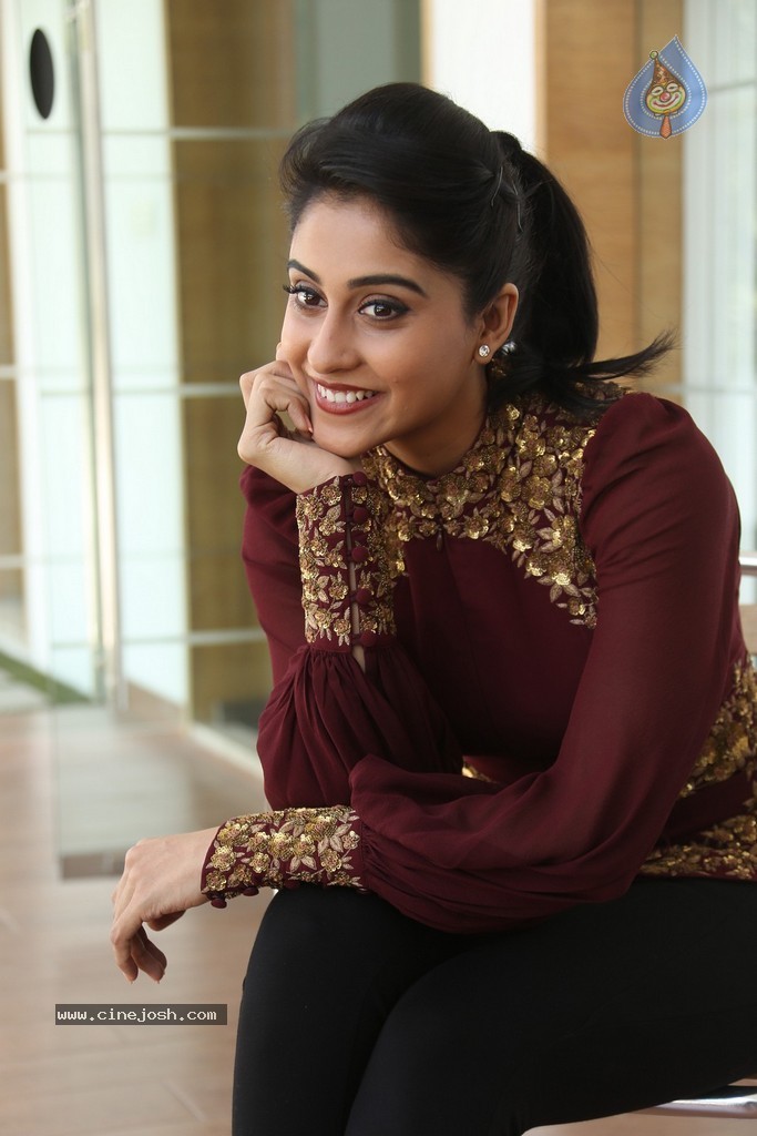 Regina Cassandra New Gallery - 70 / 152 photos