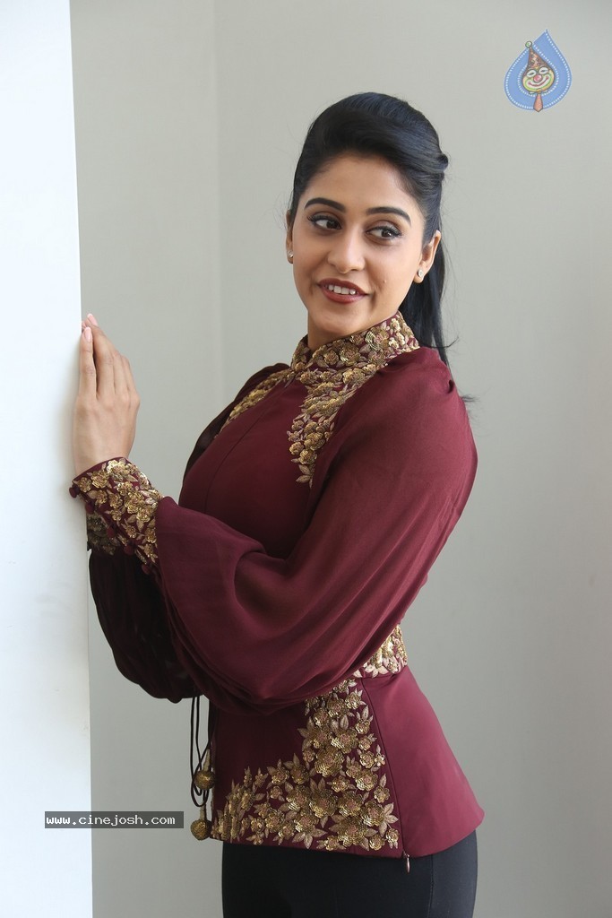 Regina Cassandra New Gallery - 73 / 152 photos