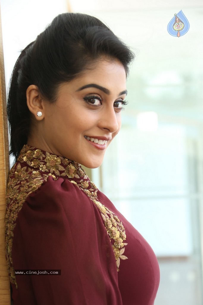 Regina Cassandra New Gallery - 76 / 152 photos