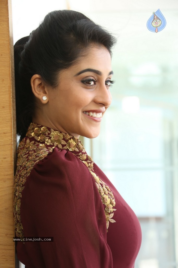 Regina Cassandra New Gallery - 82 / 152 photos