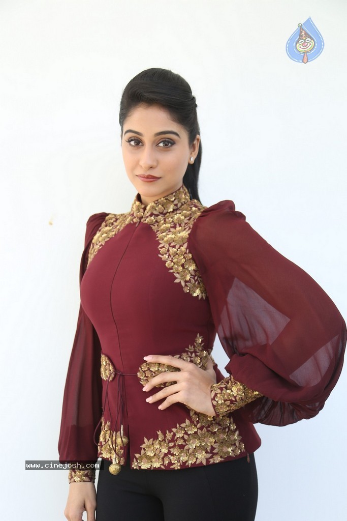 Regina Cassandra New Gallery - 83 / 152 photos