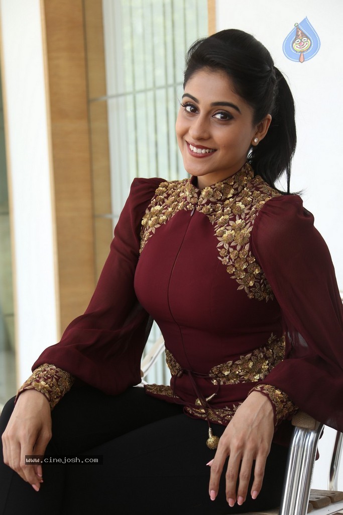 Regina Cassandra New Gallery - 85 / 152 photos