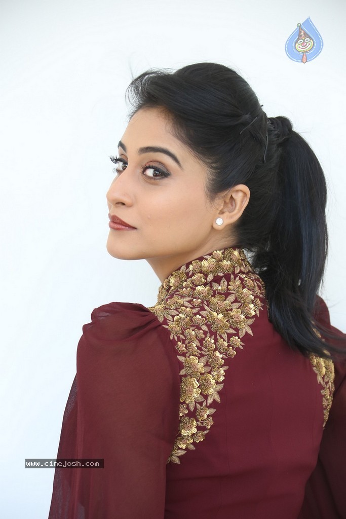 Regina Cassandra New Gallery - 86 / 152 photos