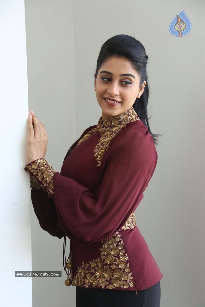 Regina Cassandra New Gallery - 97 / 152 photos