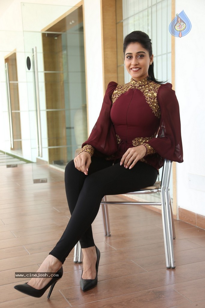 Regina Cassandra New Gallery - 99 / 152 photos