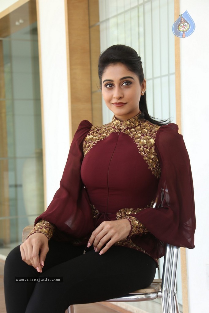 Regina Cassandra New Gallery - 100 / 152 photos