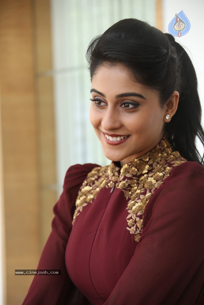 Regina Cassandra New Gallery - 114 / 152 photos