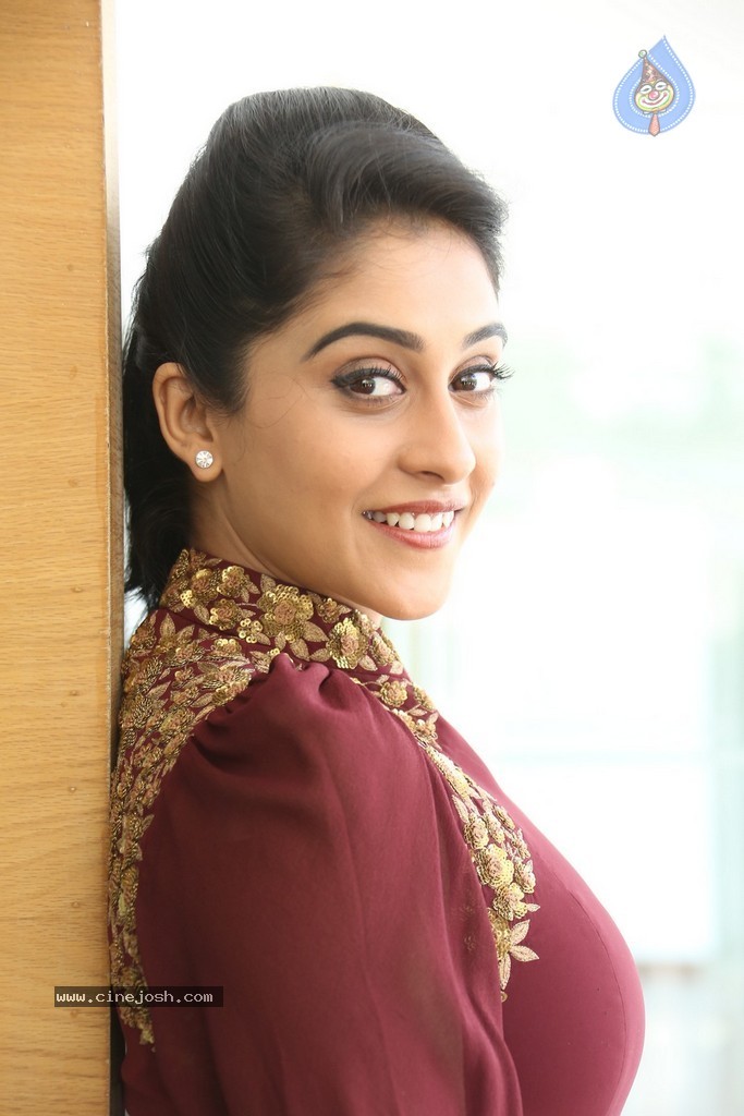 Regina Cassandra New Gallery - 115 / 152 photos