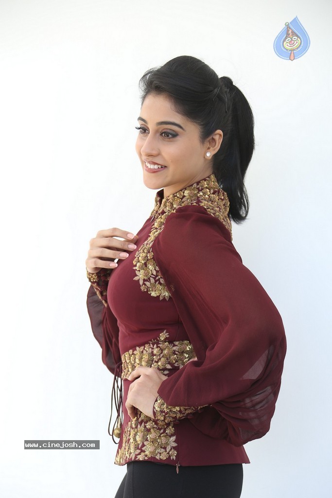 Regina Cassandra New Gallery - 124 / 152 photos