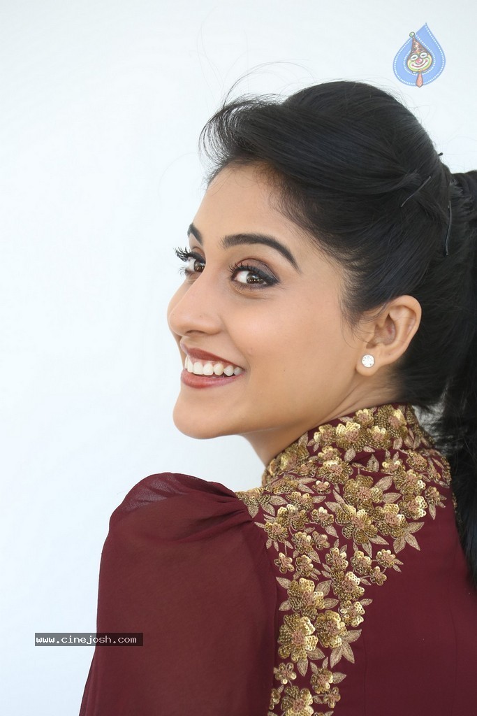 Regina Cassandra New Gallery - 141 / 152 photos