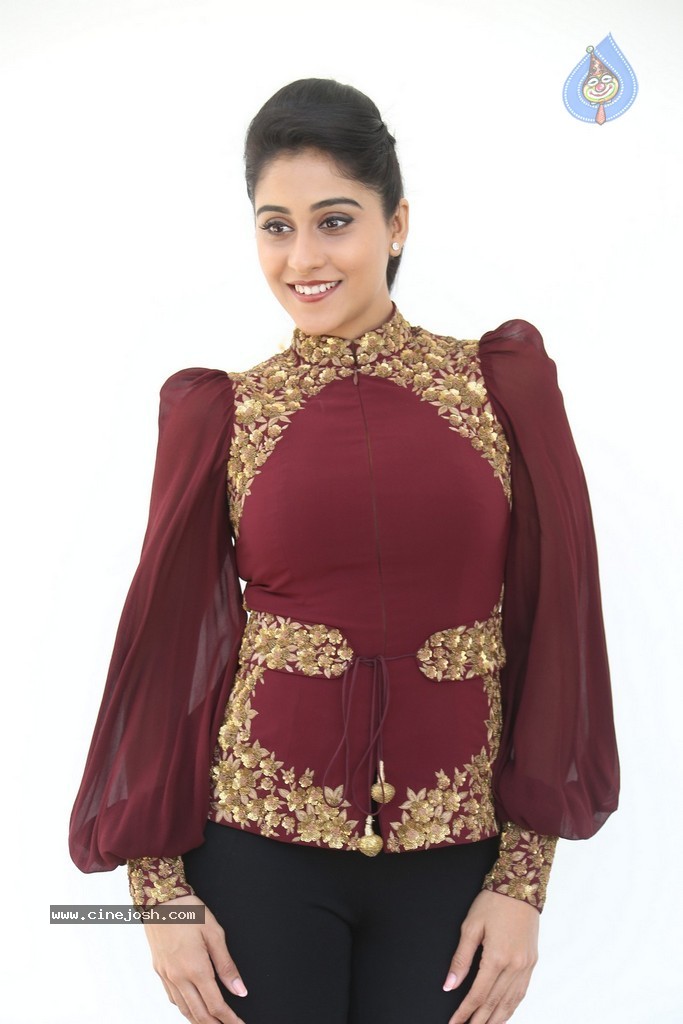 Regina Cassandra New Gallery - 146 / 152 photos