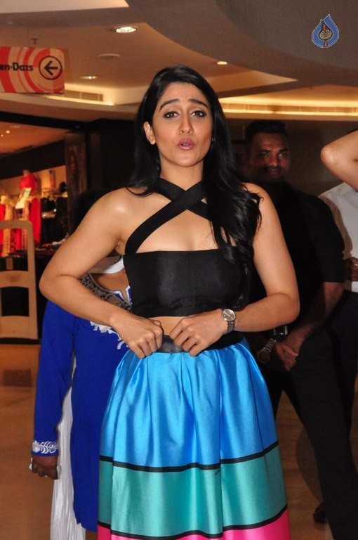 Regina Cassandra New Gallery - 32 / 35 photos